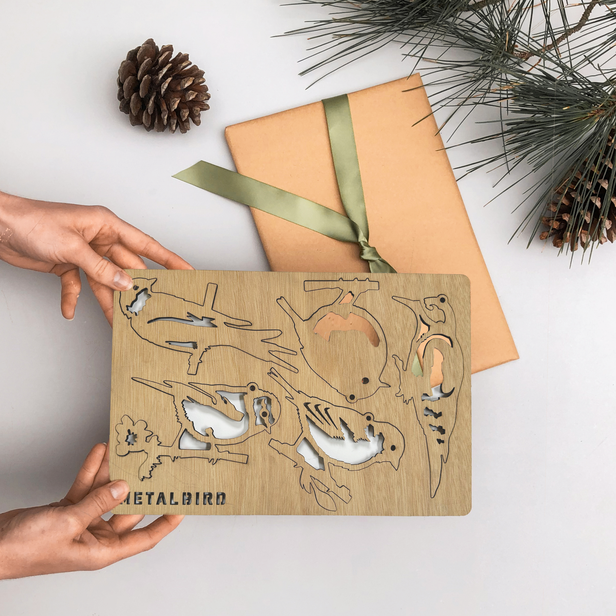 Décorations suspendues en bois