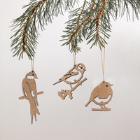 Décorations suspendues en bois